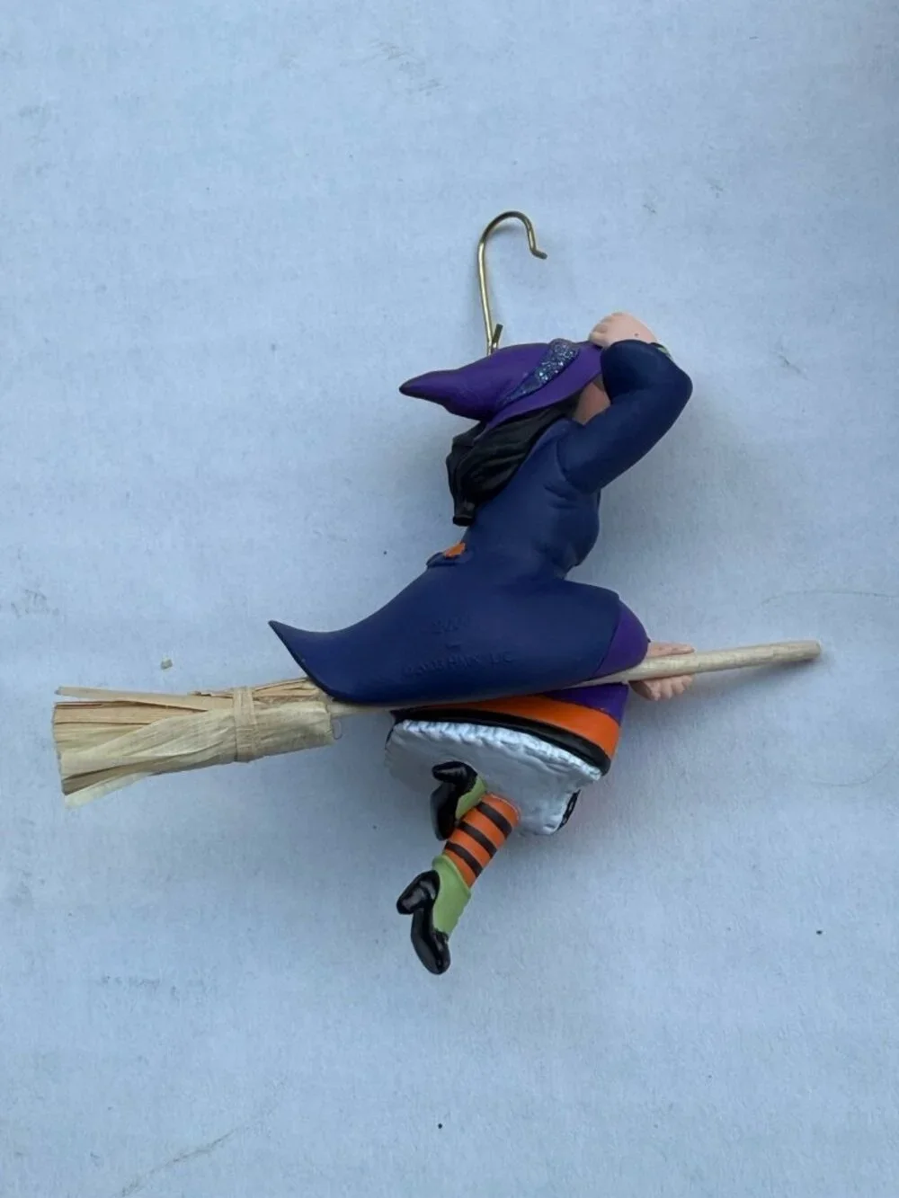 2003 Hallmark Keepsake Ornament Mesmerelda Witch Broom Halloween 30 Years MM20